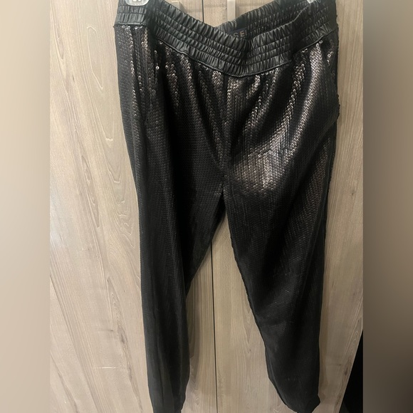 Black sequin joggers - Picture 2 of 5
